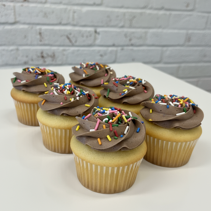 6 vanilla cupcakes with chocolate buttercream