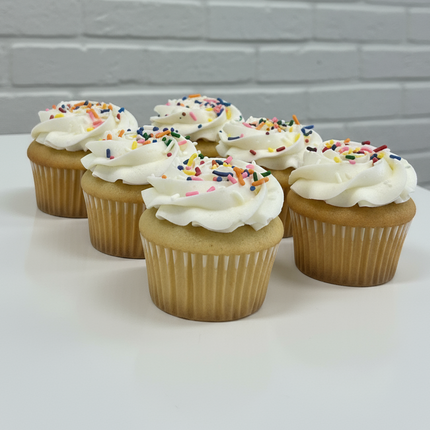 6 vanilla cupcakes with vanilla buttercream